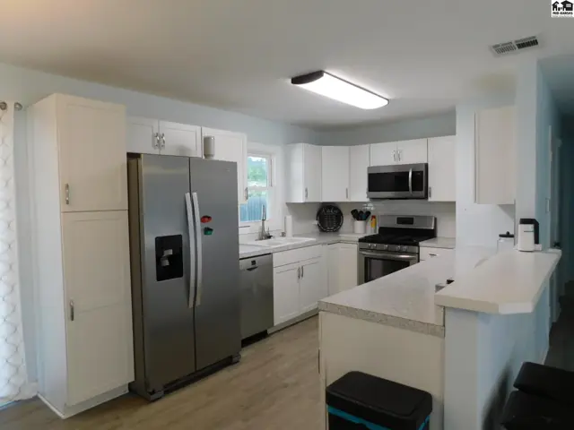 Photo of 10 Harvest Ln, Hutchinson, KS