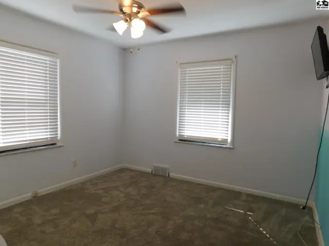Photo of 10 Harvest Ln, Hutchinson, KS