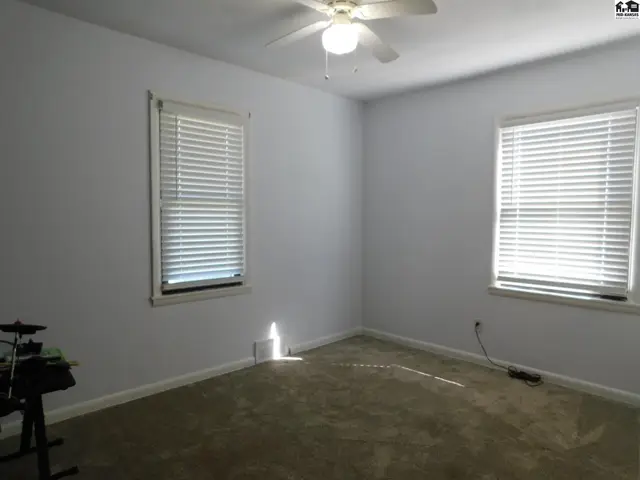 Photo of 10 Harvest Ln, Hutchinson, KS