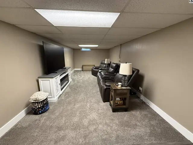 Photo of 2 Wheatland Dr, Hutchinson, KS