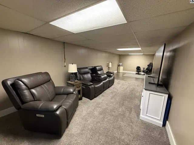 Photo of 2 Wheatland Dr, Hutchinson, KS