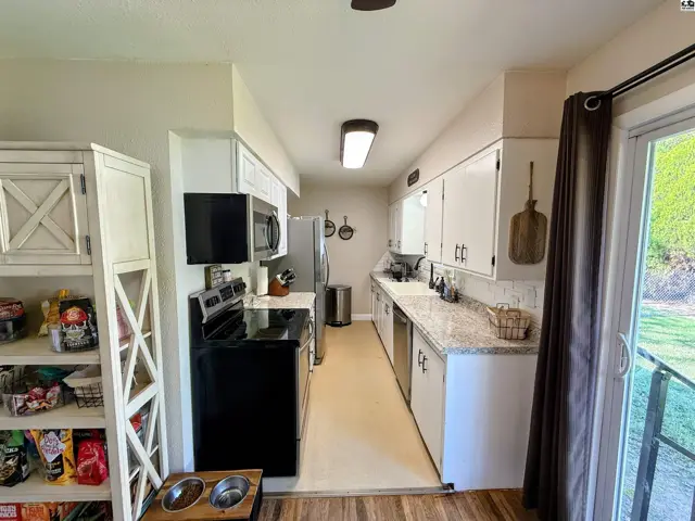 Photo of 2 Wheatland Dr, Hutchinson, KS