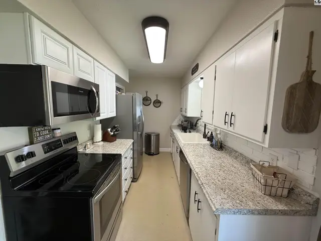 Photo of 2 Wheatland Dr, Hutchinson, KS