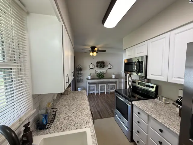 Photo of 2 Wheatland Dr, Hutchinson, KS