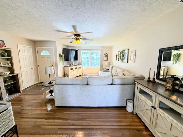 Photo of 2 Wheatland Dr, Hutchinson, KS