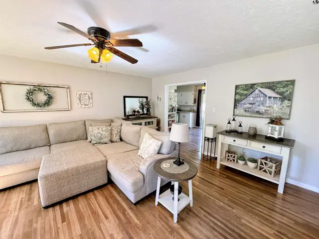 Photo of 2 Wheatland Dr, Hutchinson, KS