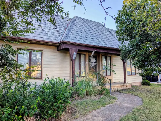 Photo of 758 Moundview Ave, Salina, KS