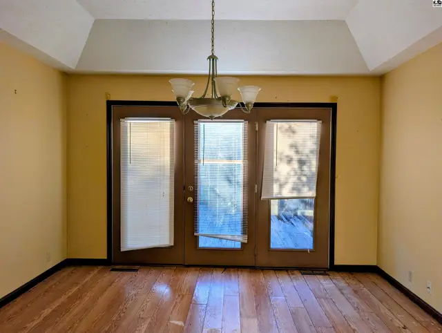 Photo of 758 Moundview Ave, Salina, KS