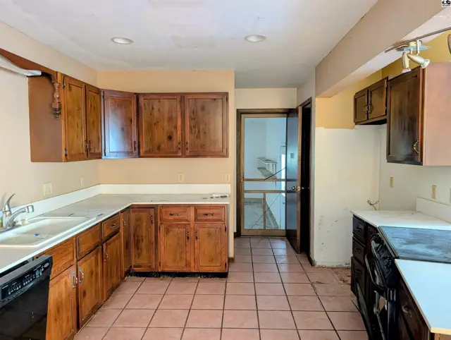 Photo of 758 Moundview Ave, Salina, KS