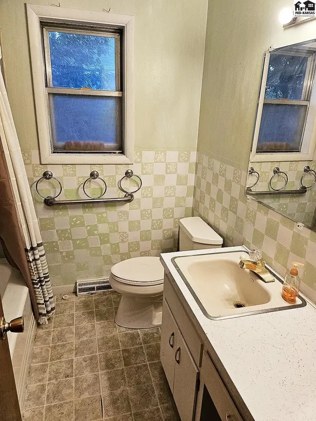 Photo of 606 Montezuma Ct, McPherson, KS