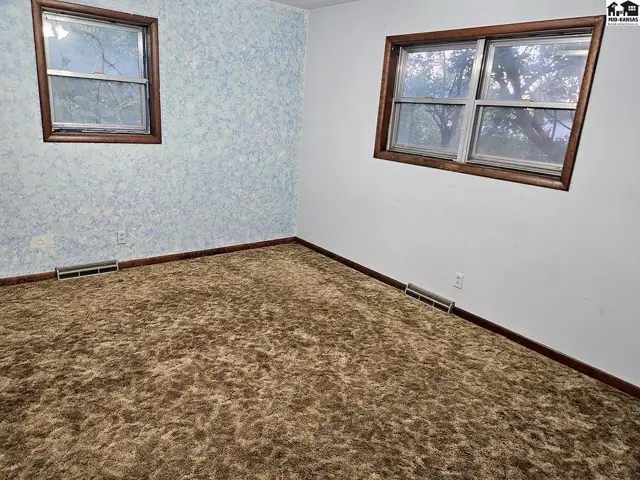 Photo of 606 Montezuma Ct, McPherson, KS