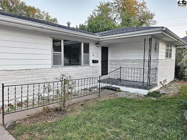 Photo of 606 Montezuma Ct, McPherson, KS