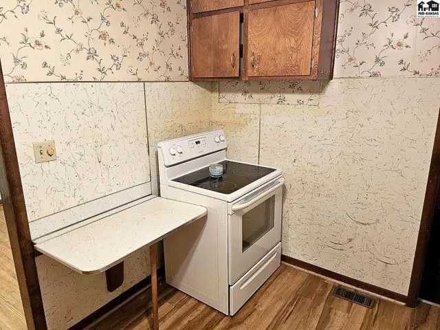 Photo of 606 Montezuma Ct, McPherson, KS