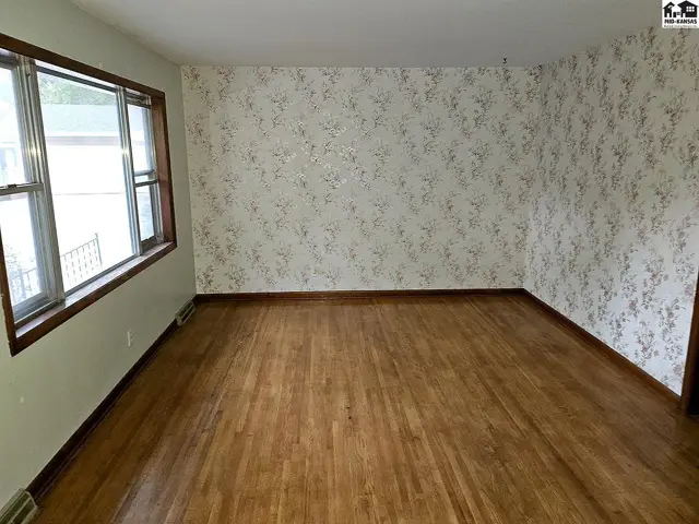 Photo of 606 Montezuma Ct, McPherson, KS