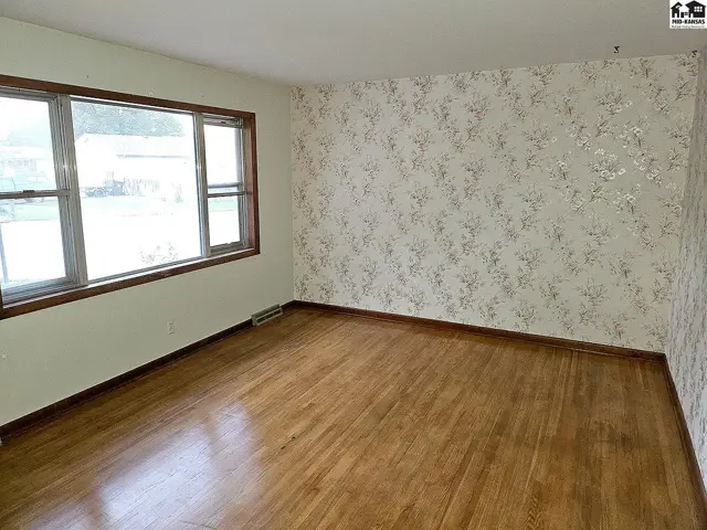Photo of 606 Montezuma Ct, McPherson, KS