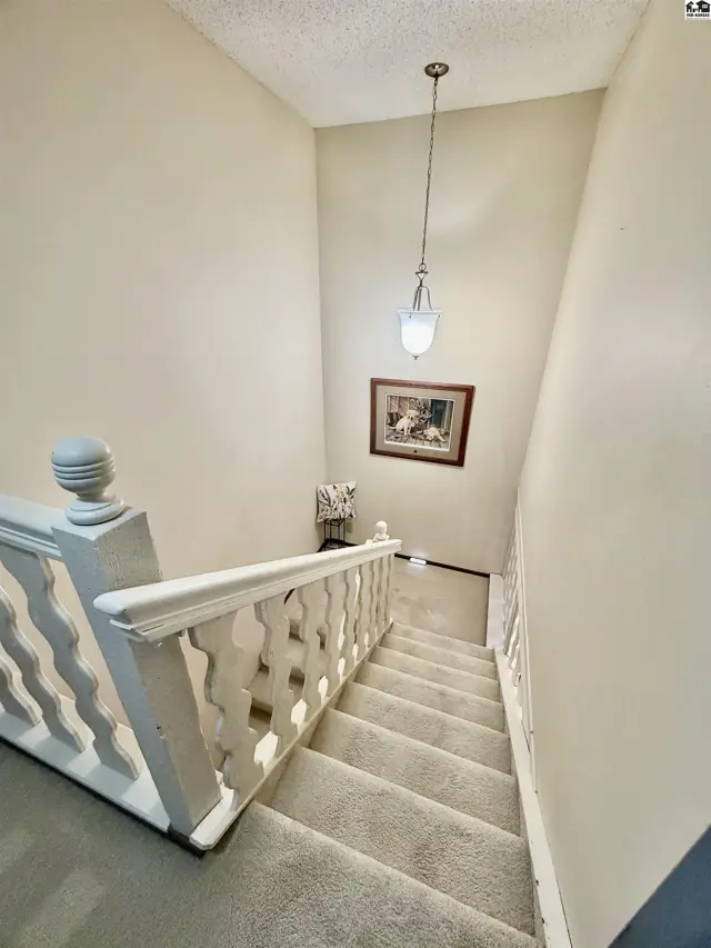 Photo of 2224 Dover Dr, Hutchinson, KS