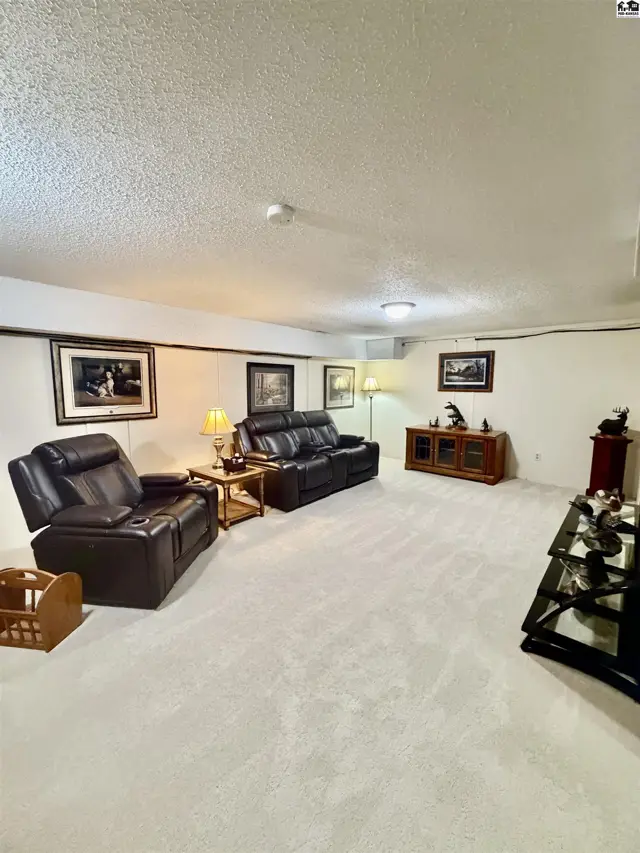 Photo of 2224 Dover Dr, Hutchinson, KS