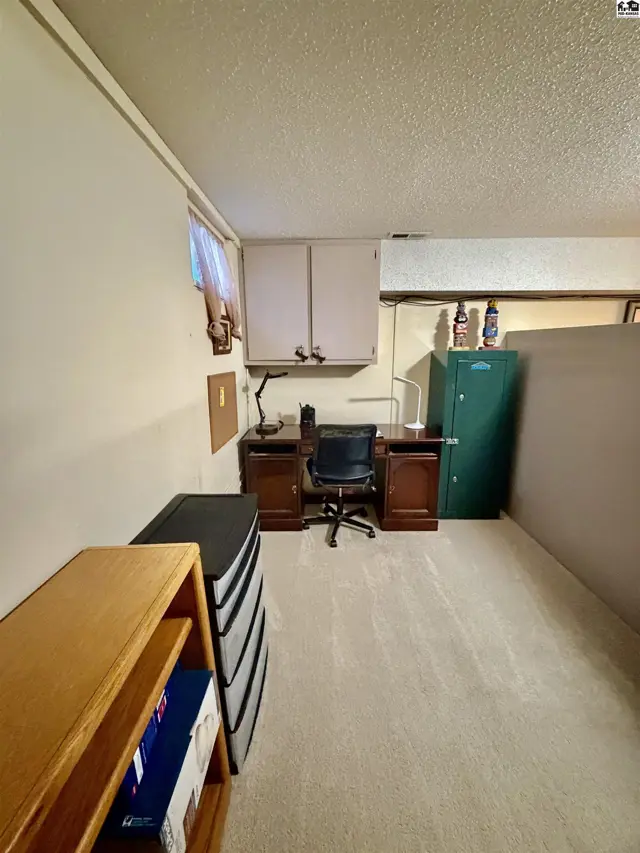 Photo of 2224 Dover Dr, Hutchinson, KS