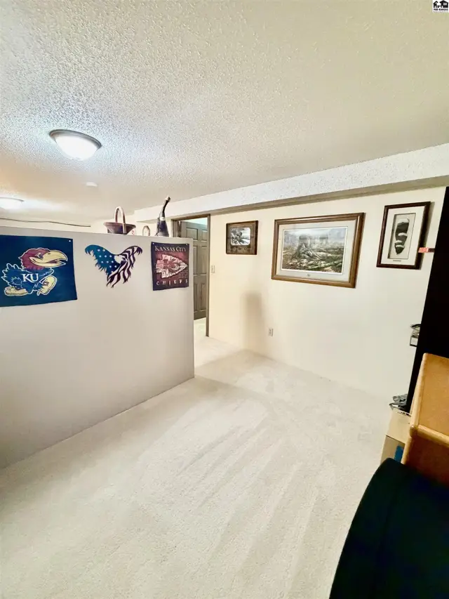 Photo of 2224 Dover Dr, Hutchinson, KS