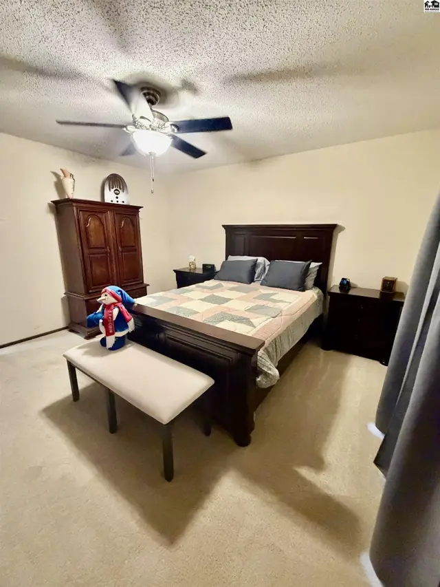 Photo of 2224 Dover Dr, Hutchinson, KS