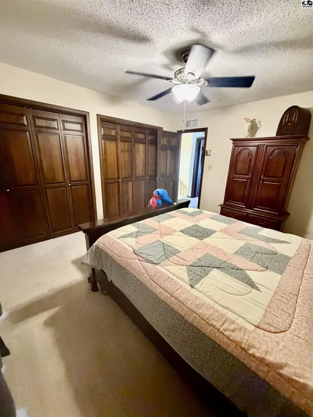 Photo of 2224 Dover Dr, Hutchinson, KS