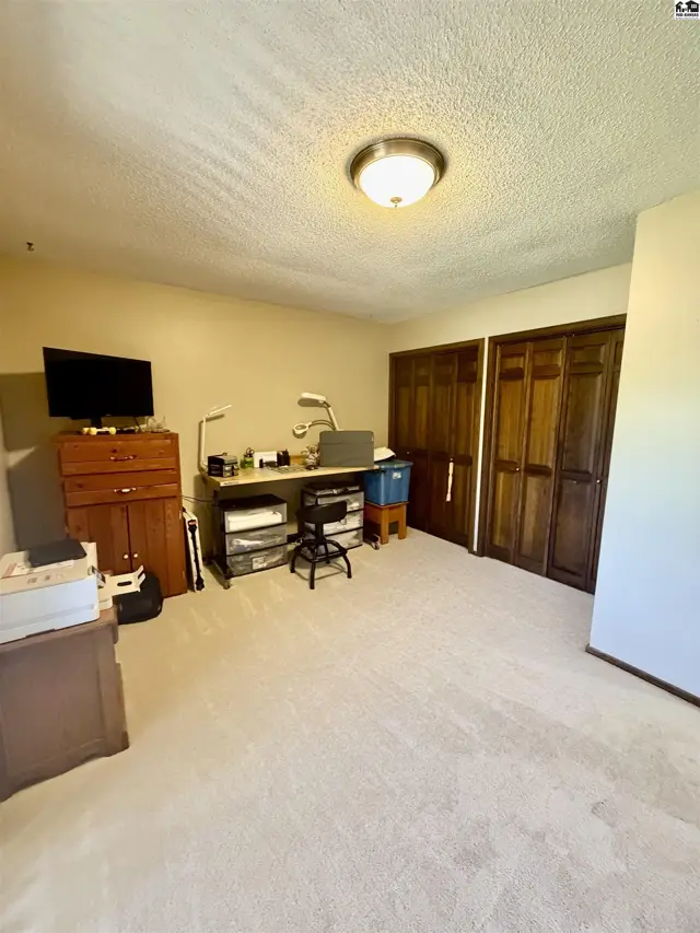 Photo of 2224 Dover Dr, Hutchinson, KS
