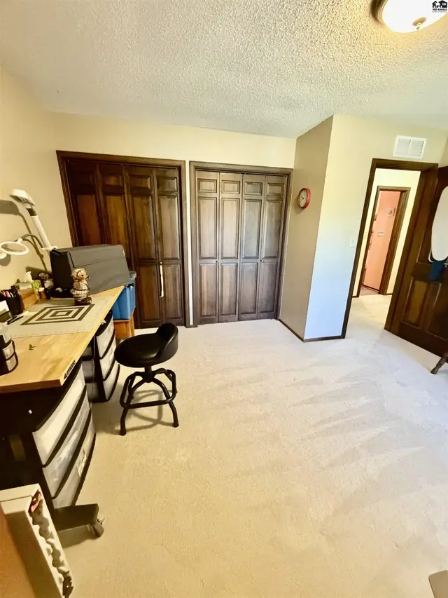 Photo of 2224 Dover Dr, Hutchinson, KS