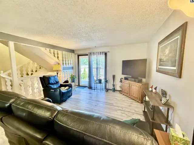 Photo of 2224 Dover Dr, Hutchinson, KS