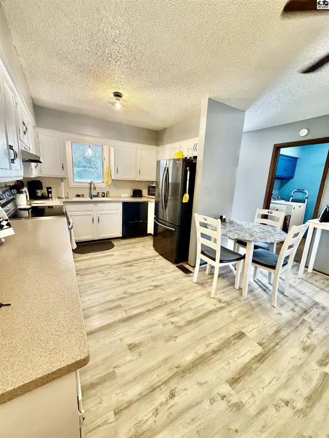 Photo of 2224 Dover Dr, Hutchinson, KS