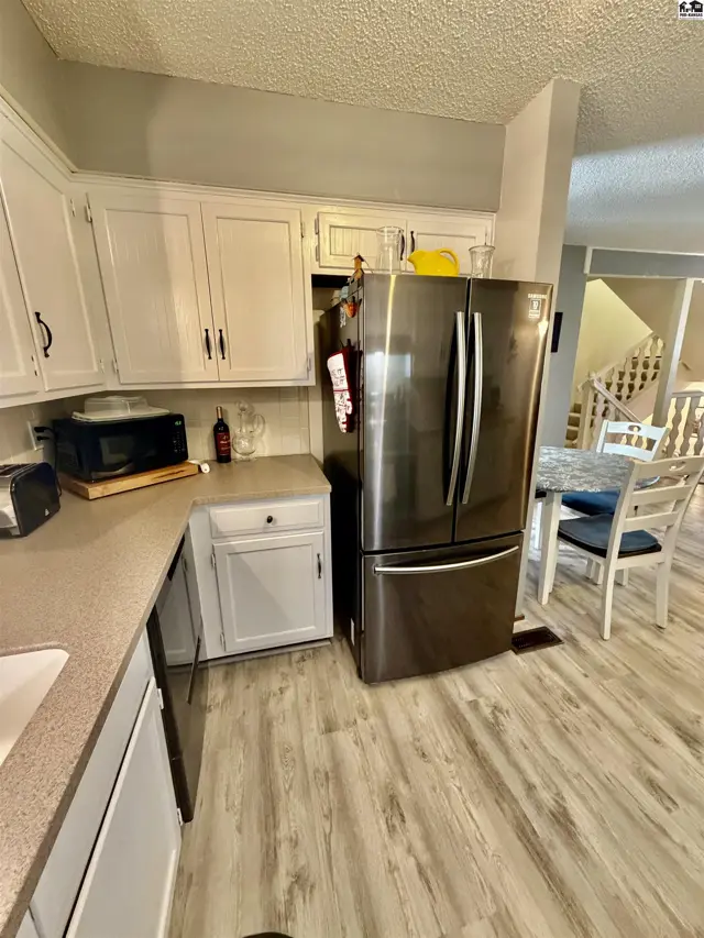 Photo of 2224 Dover Dr, Hutchinson, KS