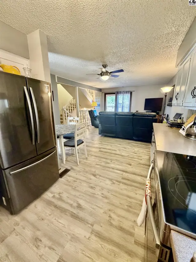 Photo of 2224 Dover Dr, Hutchinson, KS