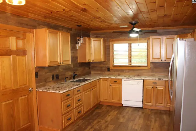 Photo of 17 Rock Rd, Marion, KS