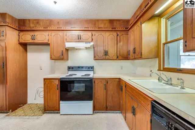Photo of 4 W Nickerson Blvd, Nickerson, KS