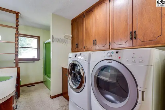 Photo of 4 W Nickerson Blvd, Nickerson, KS