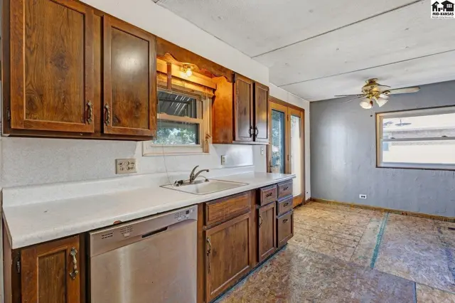Photo of 301 N Rhodes St, Pretty Prairie, KS