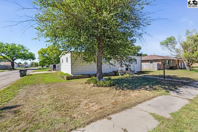 Photo of 301 N Rhodes St, Pretty Prairie, KS