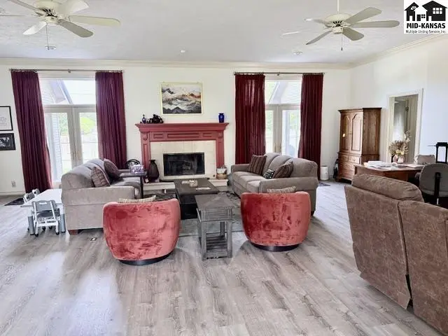 Photo of 3306 Thunderbird Dr, Hutchinson, KS