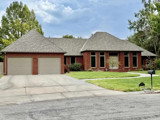 Photo of 3306 Thunderbird Dr, Hutchinson, KS