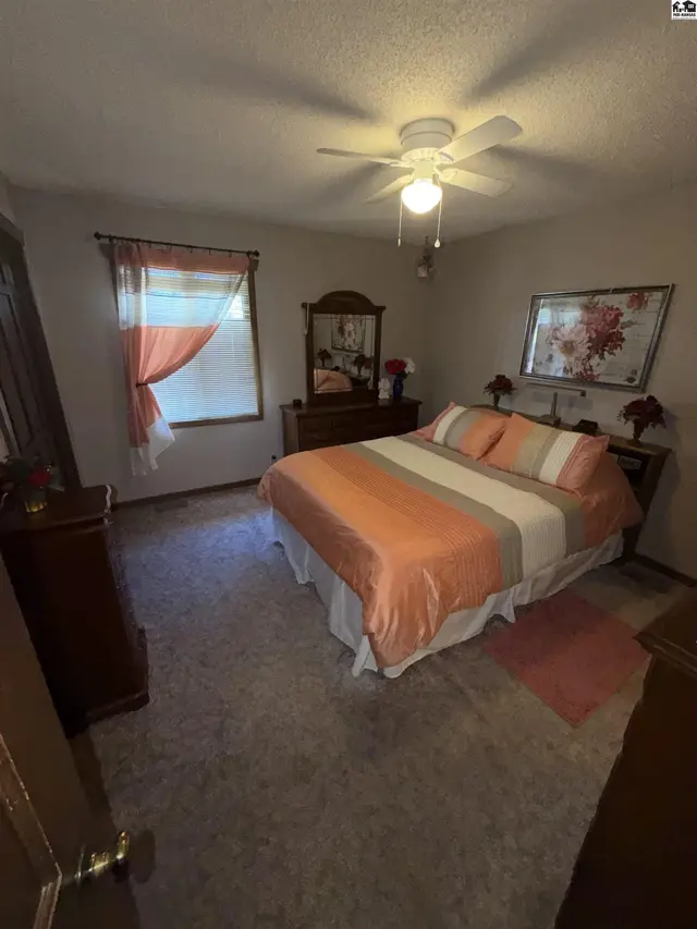 Photo of 2229 Dover Dr, Hutchinson, KS