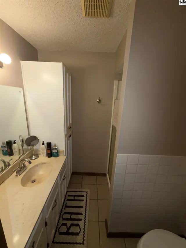 Photo of 2229 Dover Dr, Hutchinson, KS