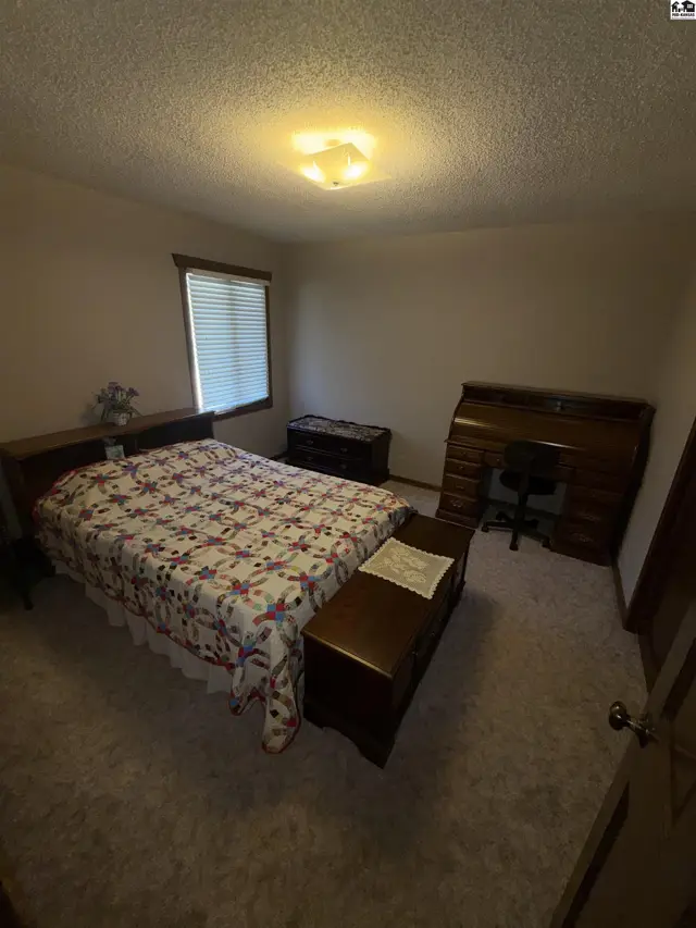 Photo of 2229 Dover Dr, Hutchinson, KS