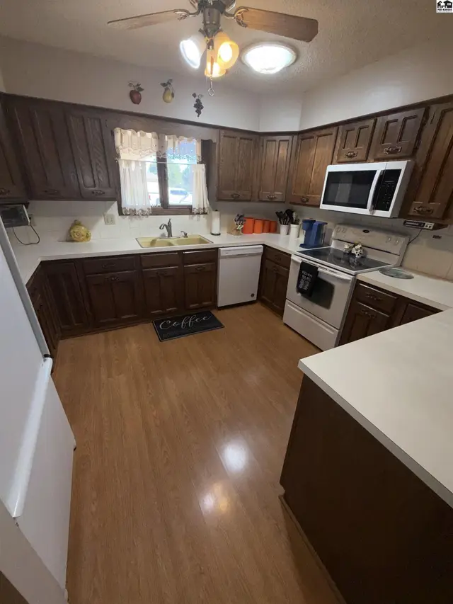 Photo of 2229 Dover Dr, Hutchinson, KS