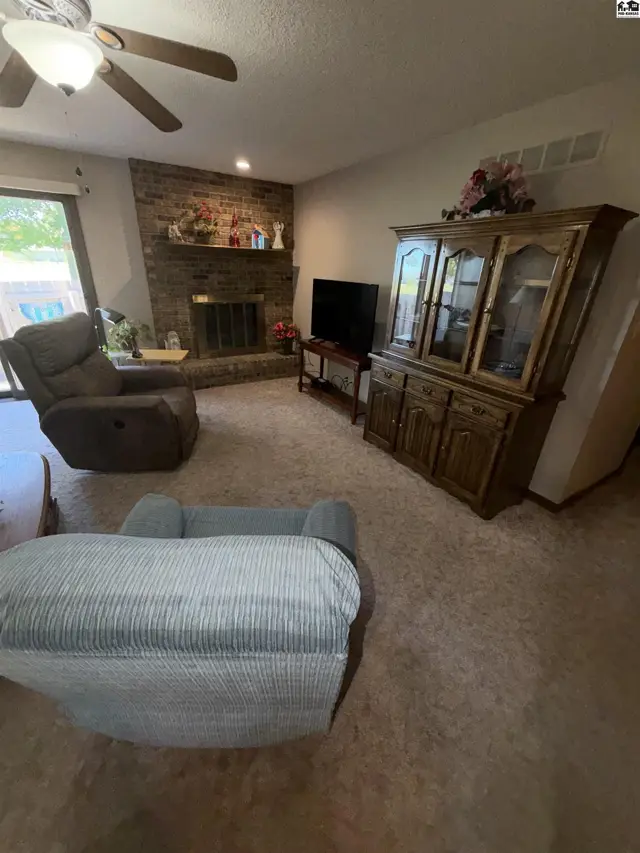 Photo of 2229 Dover Dr, Hutchinson, KS
