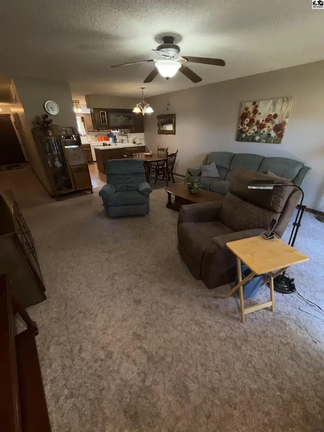 Photo of 2229 Dover Dr, Hutchinson, KS