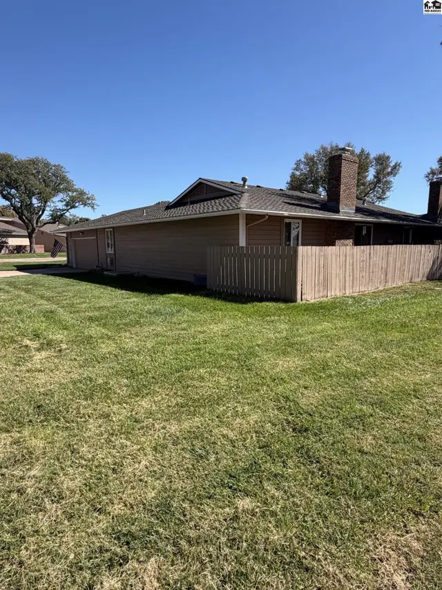 Photo of 2229 Dover Dr, Hutchinson, KS