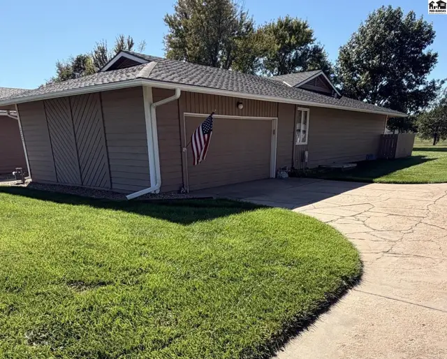 Photo of 2229 Dover Dr, Hutchinson, KS