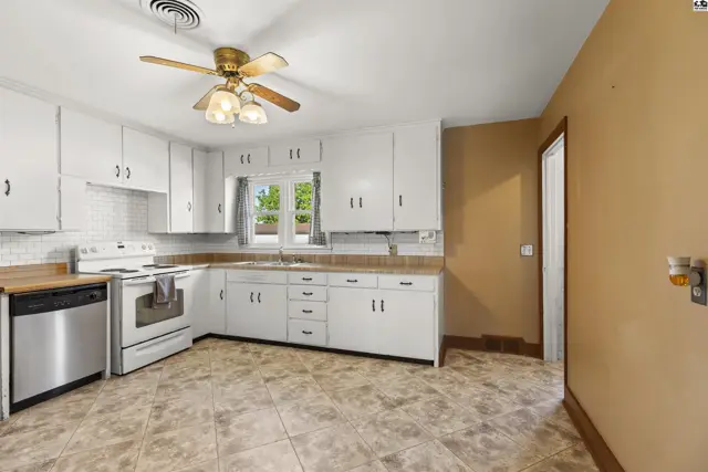 Photo of 600 S 3rd St, Bushton, KS