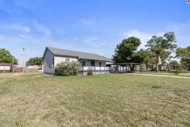 Photo of 600 S 3rd St, Bushton, KS