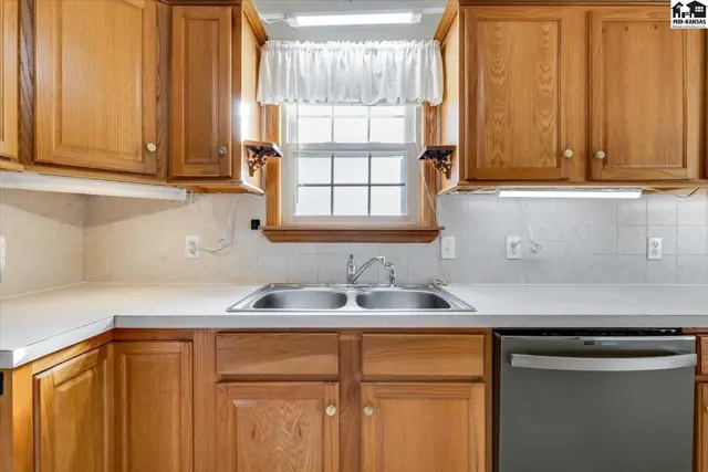 Photo of 1807 E 26th Ave, Hutchinson, KS