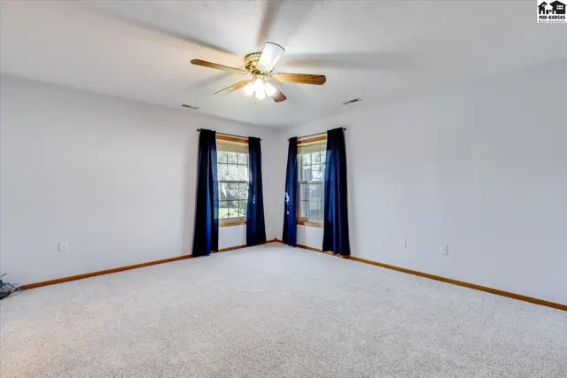 Photo of 1807 E 26th Ave, Hutchinson, KS